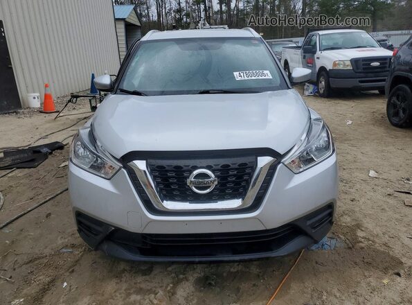 3N1CP5CU2JL520793 2018 NISSAN KICKS Серебряный Вид спереди