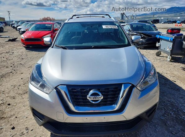 3N1CP5CU2JL522334 2018 NISSAN KICKS Silver Widok z przodu