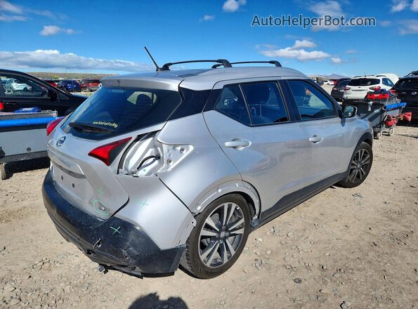 3N1CP5CU2JL522334 2018 NISSAN KICKS Silver Tył prawy