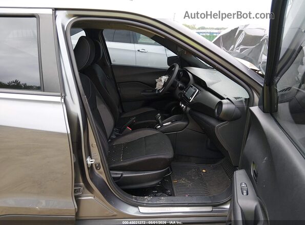 3N1CP5CU2JL528473 2018 NISSAN KICKS Серый Вид салона спереди