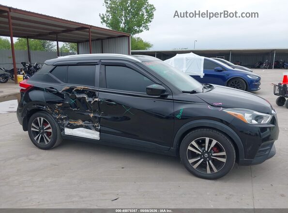 3N1CP5CU3JL516803 2018 NISSAN KICKS Black Widok z przodu
