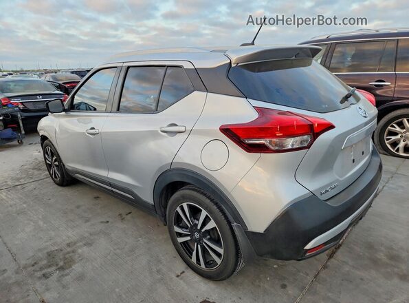 3N1CP5CU6JL538701 2018 NISSAN KICKS Серебряный Задняя левая четверть