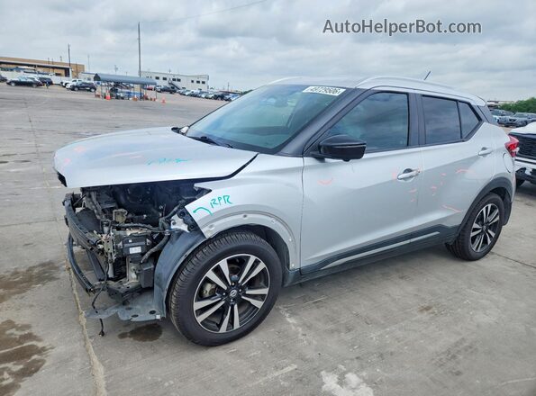3N1CP5CU6KL527909 2019 NISSAN KICKS Серебряный Передняя левая четверть