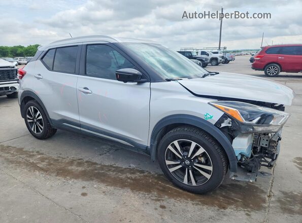 3N1CP5CU6KL527909 2019 NISSAN KICKS Серебряный Передняя правая четверть