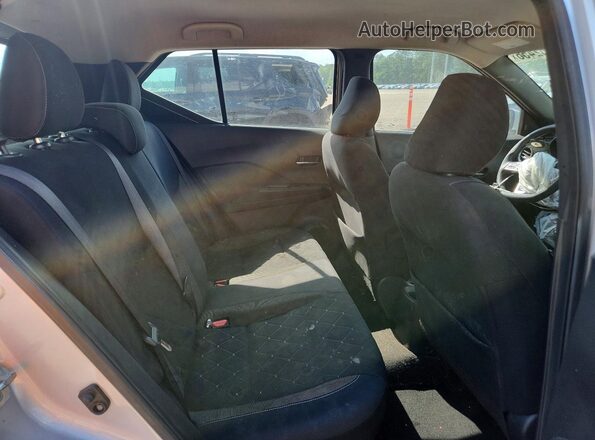 3N1CP5CU7JL510454 2018 NISSAN KICKS Серебряный Вид задних сидений