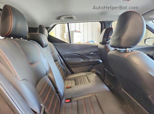 3N1CP5CU7JL526489 2018 NISSAN KICKS Gray Widok wnętrza z tyłu