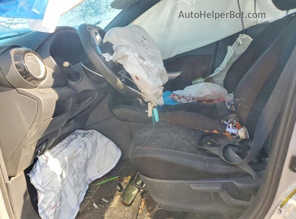 3N1CP5CU8JL528994 2018 NISSAN KICKS Silver Вид салону спереду