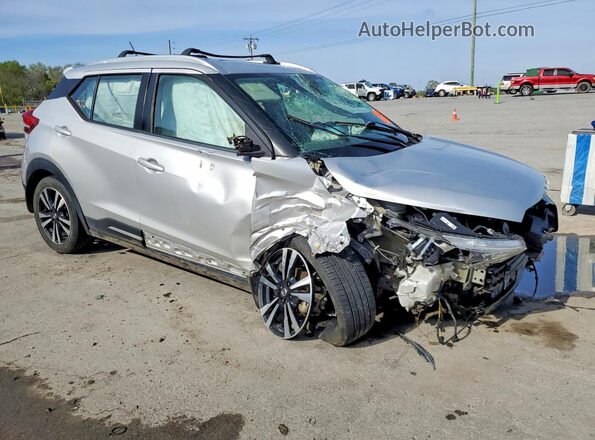 3N1CP5CU8JL528994 2018 NISSAN KICKS Silver Передня права чверть