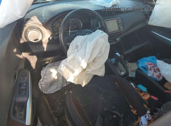 3N1CP5CU8JL528994 2018 NISSAN KICKS Silver Вид панелі приладів