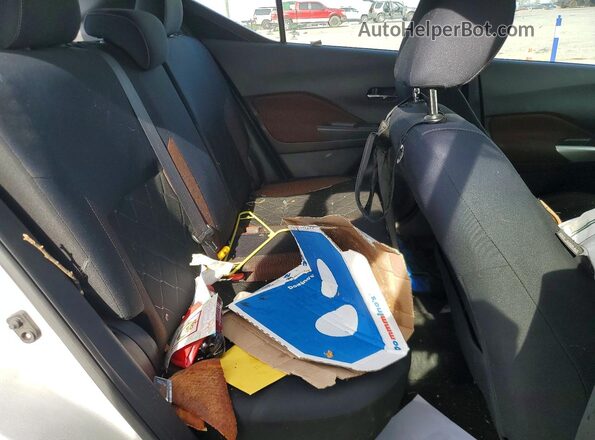 3N1CP5CU8JL528994 2018 NISSAN KICKS Silver Вид задньої частини салону