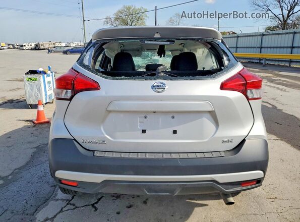 3N1CP5CU8JL528994 2018 NISSAN KICKS Silver Вид ззаду
