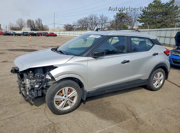 3N1CP5CU9KL504768 2019 NISSAN KICKS Серебряный Передняя левая четверть