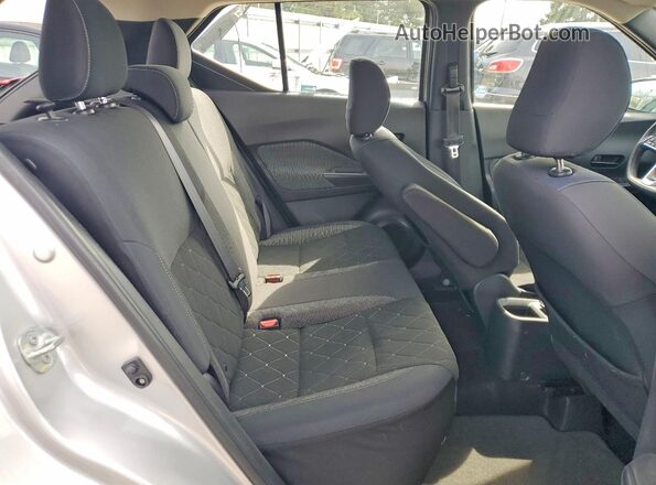 3N1CP5CU9KL504768 2019 NISSAN KICKS Серебряный Вид задней части салона