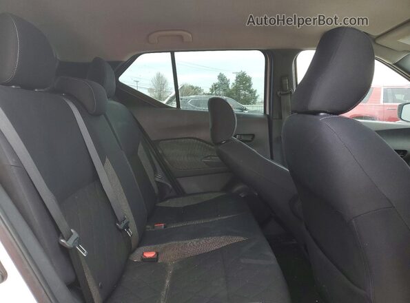 3N1CP5CUXJL527278 2018 NISSAN KICKS White Widok wnętrza z tyłu