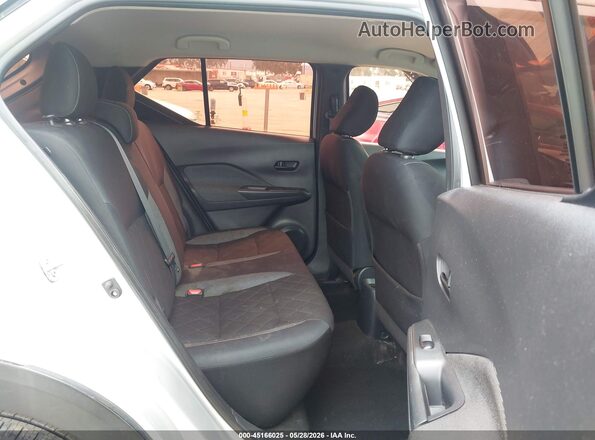 3N1CP5CUXJL535235 2018 NISSAN KICKS Silver VIN sticker view