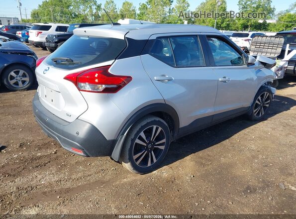 3N1CP5CV2LL568077 2020 NISSAN KICKS Серебряный Задняя правая четверть