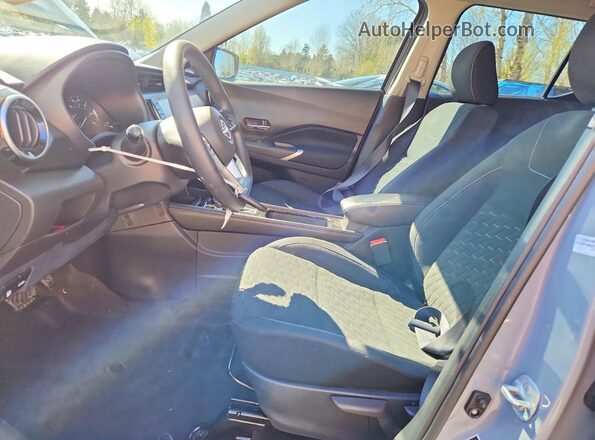 3N1CP5CV9NL519641 2022 NISSAN KICKS Серый Вид салона спереди