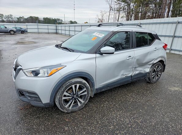 3N1CP5CVXLL504854 2020 NISSAN KICKS Silver Vista tres cuartos delantera izquierda