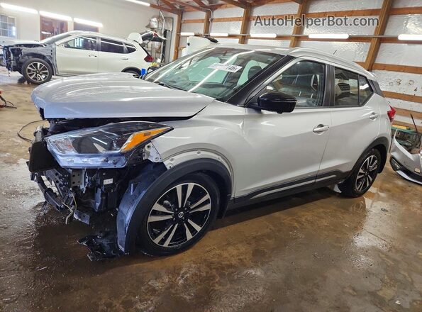 3N1CP5DV1LL563693 2020 NISSAN KICKS Серебряный Передняя левая четверть