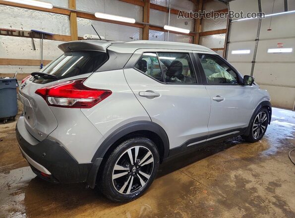 3N1CP5DV1LL563693 2020 NISSAN KICKS Серебряный Задняя правая четверть