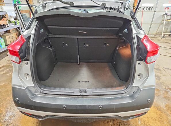 3N1CP5DV1LL563693 2020 NISSAN KICKS Серебряный Вид сзади