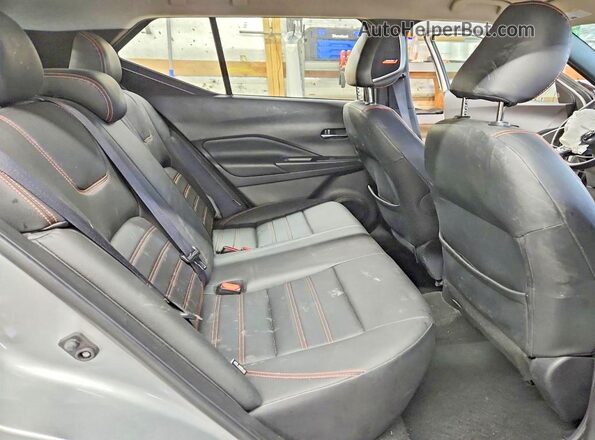 3N1CP5DV1LL563693 2020 NISSAN KICKS Серебряный Вид задней части салона