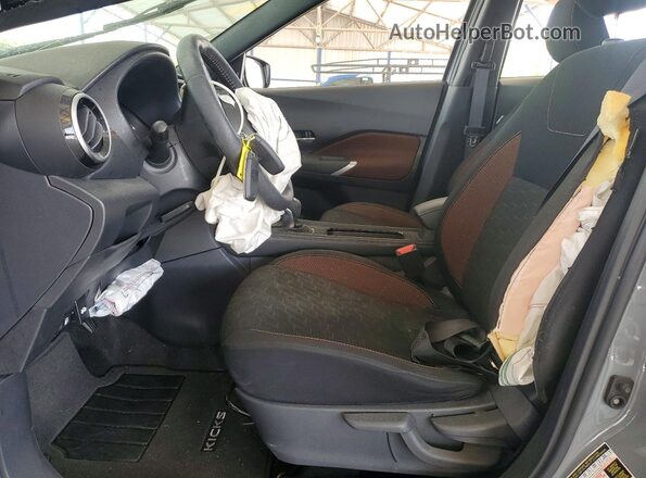 3N1CP5DV2RL538469 2024 NISSAN KICKS Серый Вид салона спереди