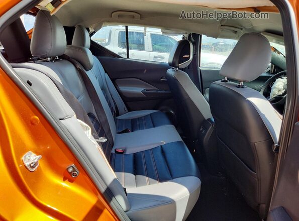 3N1CP5DV9PL497531 2023 NISSAN KICKS Оранжевый Вид задней части салона