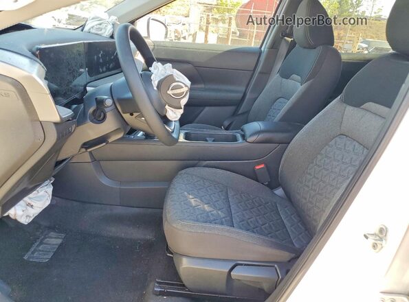 3N8AP6CA3SL362552 2025 NISSAN KICKS White Вид салону спереду