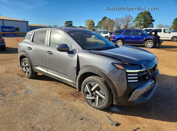 3N8AP6CA8SL396261 2025 NISSAN KICKS Gray Delantero derecho