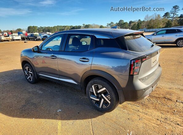 3N8AP6CA8SL396261 2025 NISSAN KICKS Gray Trasero izquierdo
