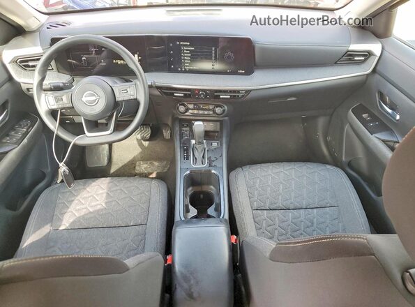 3N8AP6CB1TL355514 2026 NISSAN KICKS Красный Вид панели приборов