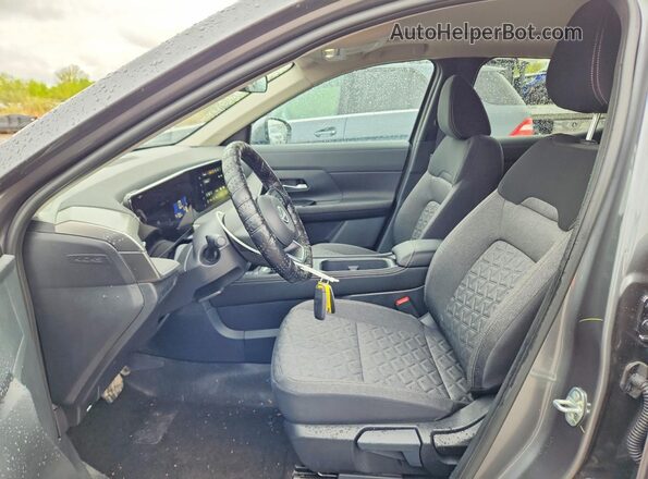 3N8AP6CB5SL425465 2025 NISSAN KICKS Gray Widok wnętrza z przodu