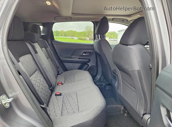 3N8AP6CB5SL425465 2025 NISSAN KICKS Gray Widok wnętrza z tyłu