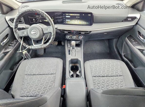 3N8AP6CB5SL425465 2025 NISSAN KICKS Gray Widok deski rozdzielczej
