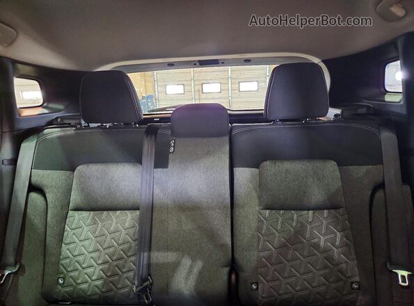3N8AP6CB5TL372350 2026 NISSAN KICKS White Widok tylnych siedzeń