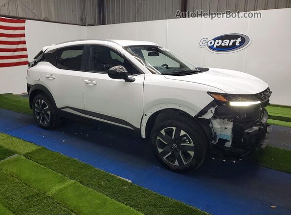 3N8AP6CB5TL388340 2026 NISSAN KICKS Белый Передняя правая четверть