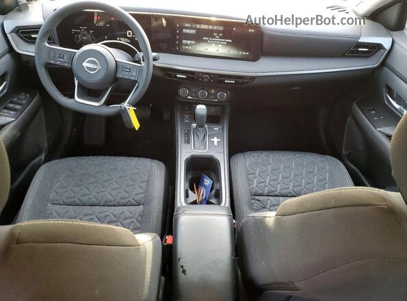 3N8AP6CB6SL356379 2025 NISSAN KICKS Gray Widok deski rozdzielczej