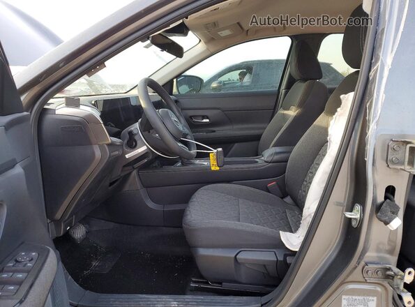 3N8AP6CB6SL356379 2025 NISSAN KICKS Gray Widok wnętrza z przodu