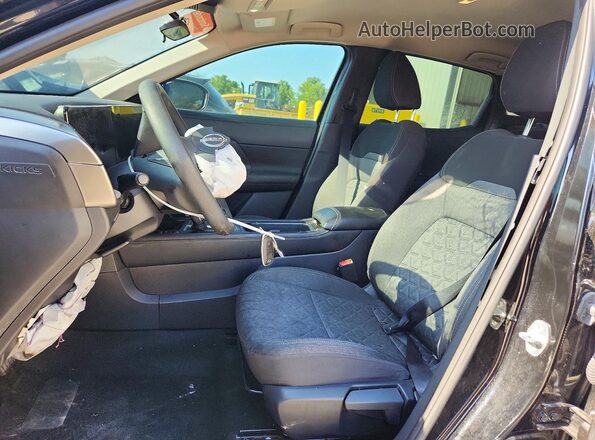 3N8AP6CB6SL404298 2025 NISSAN KICKS Черный Вид салона спереди