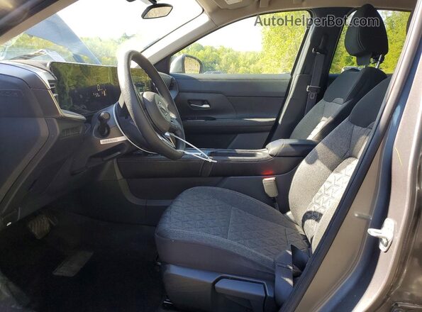 3N8AP6CB8SL369814 2025 NISSAN KICKS Gray Widok wnętrza z przodu