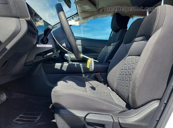 3N8AP6CB8SL405291 2025 NISSAN KICKS White წინა სალონის ხედი