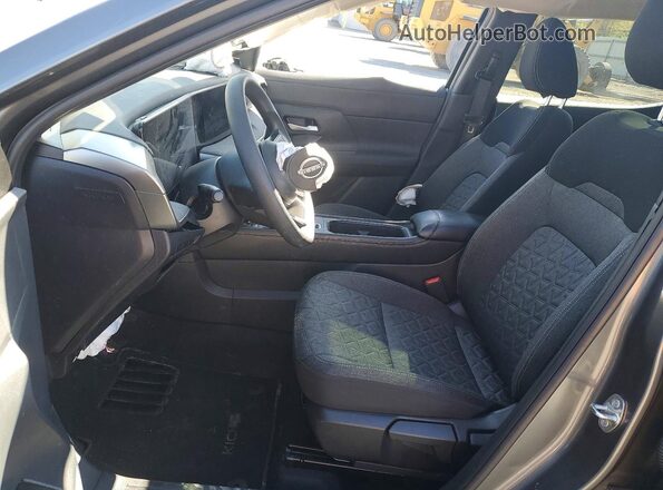 3N8AP6CB8SL436895 2025 NISSAN KICKS Gray Вид салону спереду