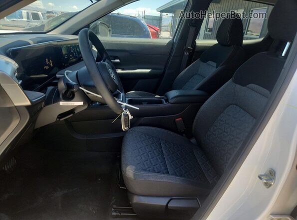 3N8AP6CB8TL372116 2026 NISSAN KICKS White Vista interior delantera