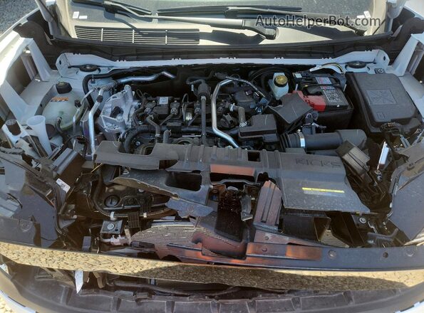 3N8AP6CB8TL372116 2026 NISSAN KICKS White Vista del compartimento del motor