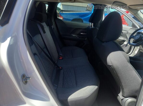 3N8AP6CB8TL372116 2026 NISSAN KICKS White Vista interior trasera