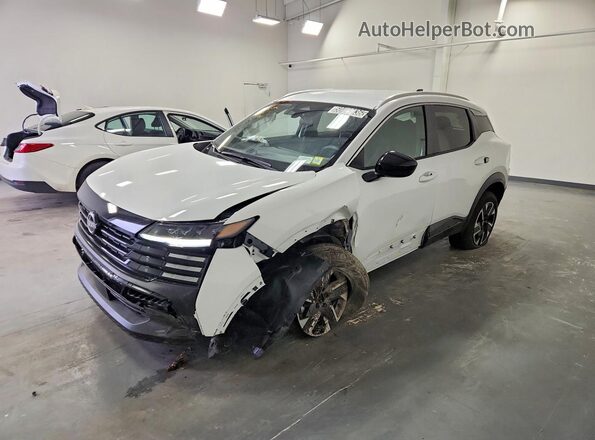 3N8AP6CBXTL389516 2026 NISSAN KICKS Белый Передняя левая четверть