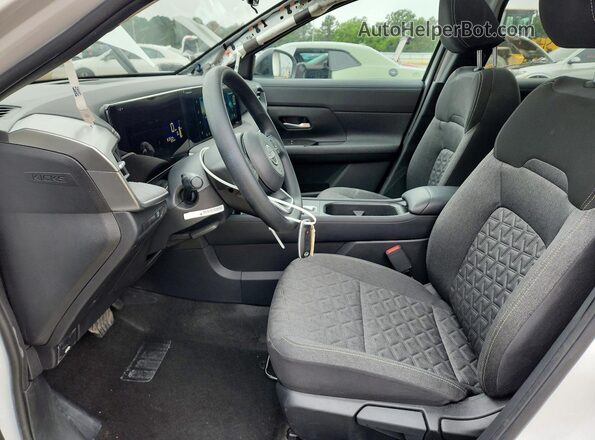3N8AP6CE2TL350851 2026 NISSAN KICKS White Widok wnętrza z przodu