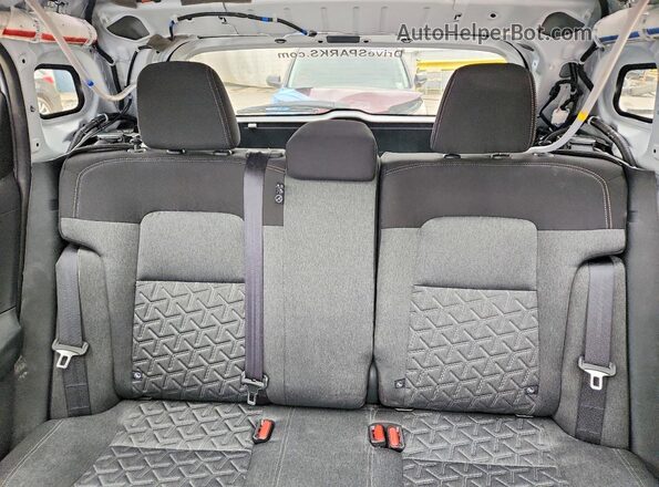 3N8AP6CE2TL350851 2026 NISSAN KICKS White Widok tylnych siedzeń