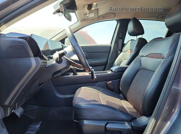 3N8AP6DA1SL404960 2025 NISSAN KICKS Gray Widok wnętrza z przodu